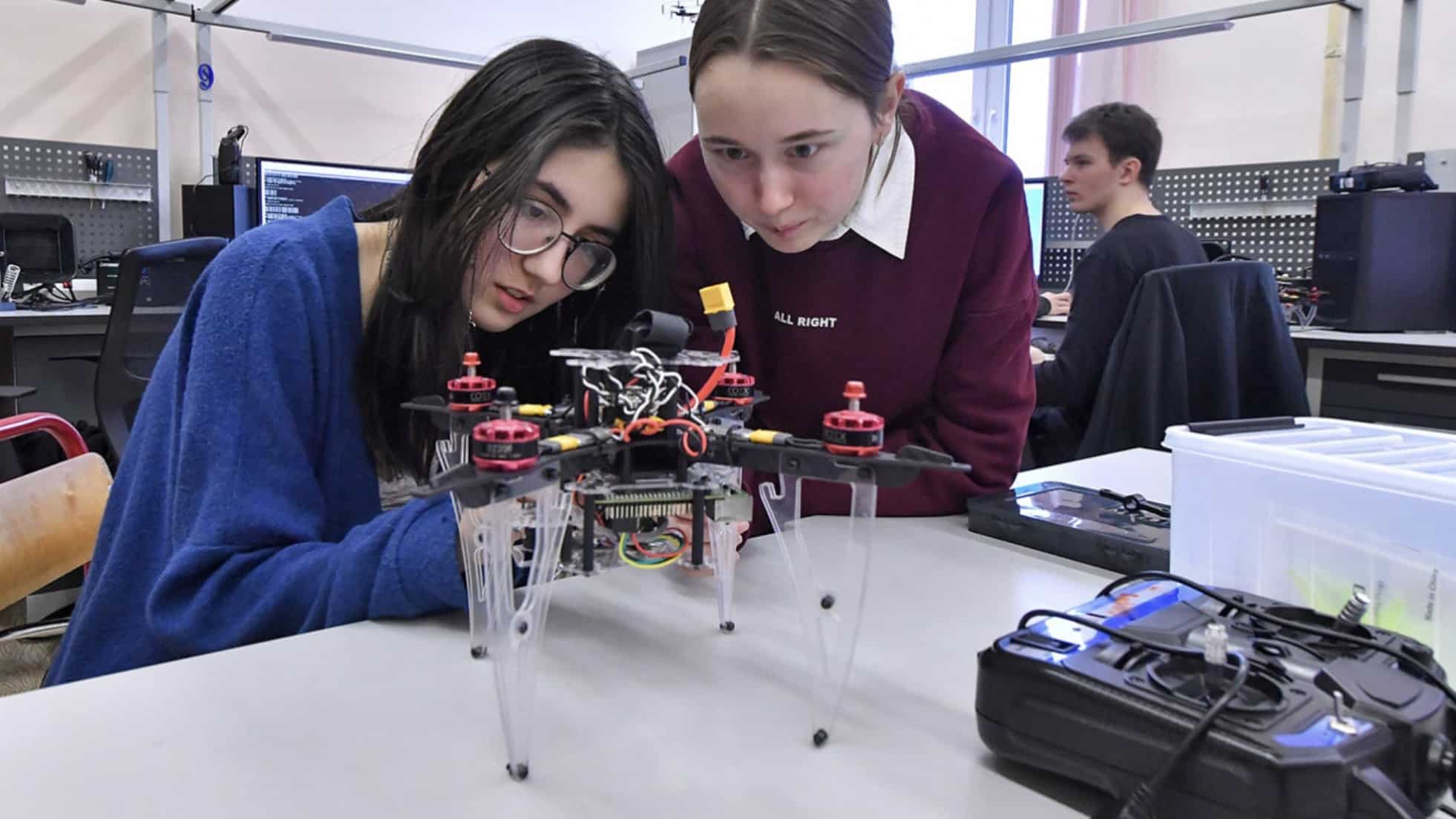 Russia Launches First Drone Operation Textbook For Schools, Targets 1 Million Operators By 2030 1