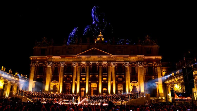 3,000 Drones Recreate Michelangelo'S Masterpieces Over The Vatican