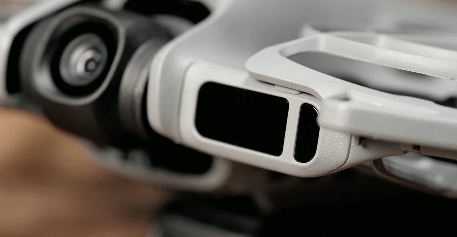 DJI NEO 2 Hands-On: Chinese Reviewer Shows Omnidirectional Obstacle Avoidance and Dual-Axis Gimbal in Action 6