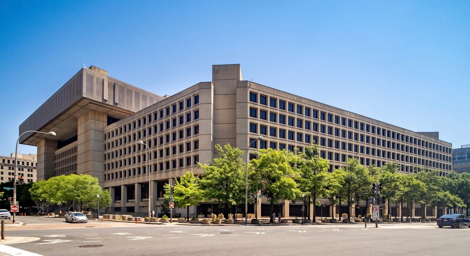 Fbi Seeks Ai-Powered Surveillance Drones With Facial Recognition As Police Departments Rapidly Expand Warrantless Aerial Monitoring