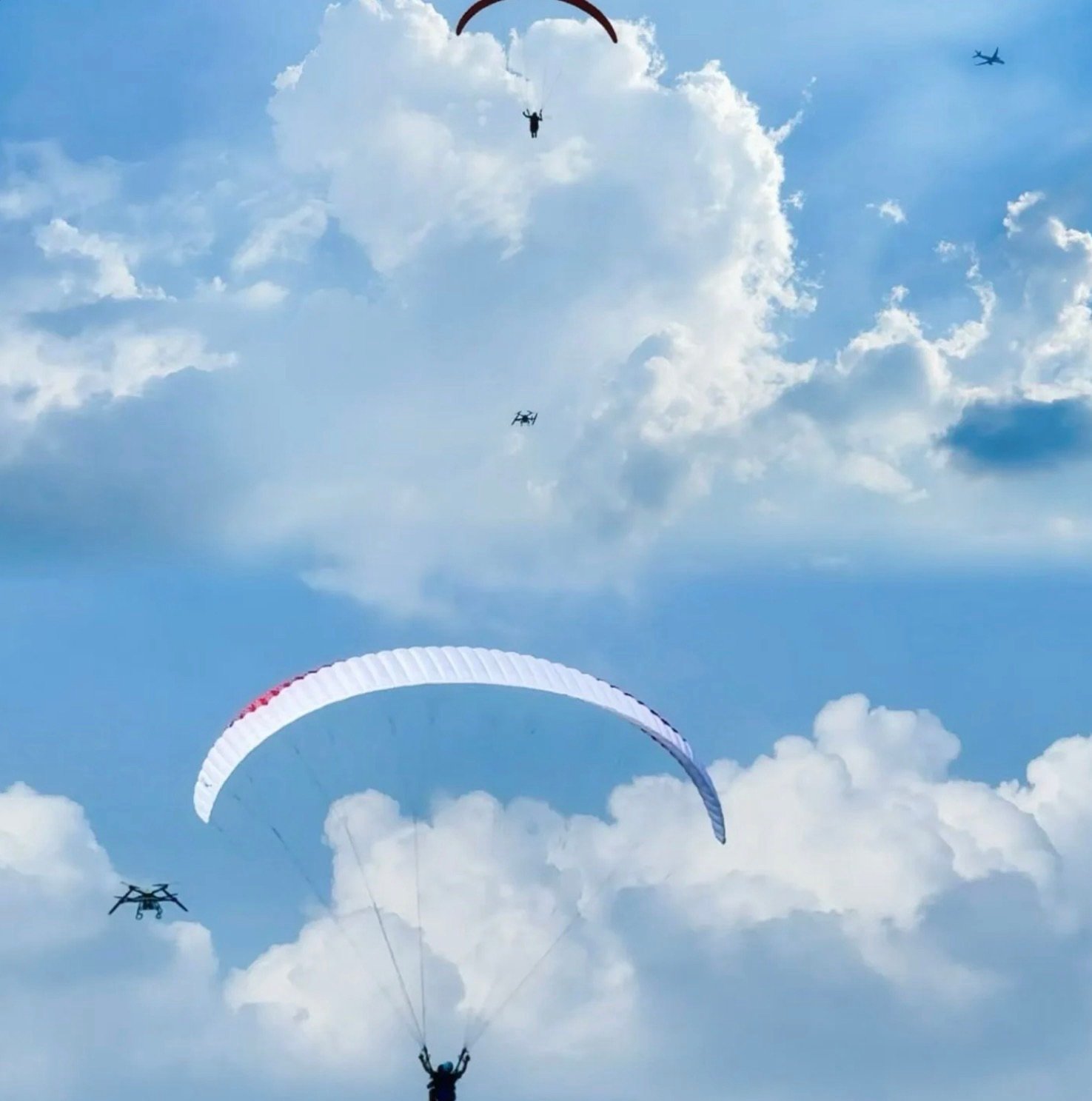 Chinese Startup Debuts $45K Drone That Tows Paragliders To 3,400 Feet 1 Chinese Startup Debuts $45K Drone That Tows Paragliders To 3,400 Feet