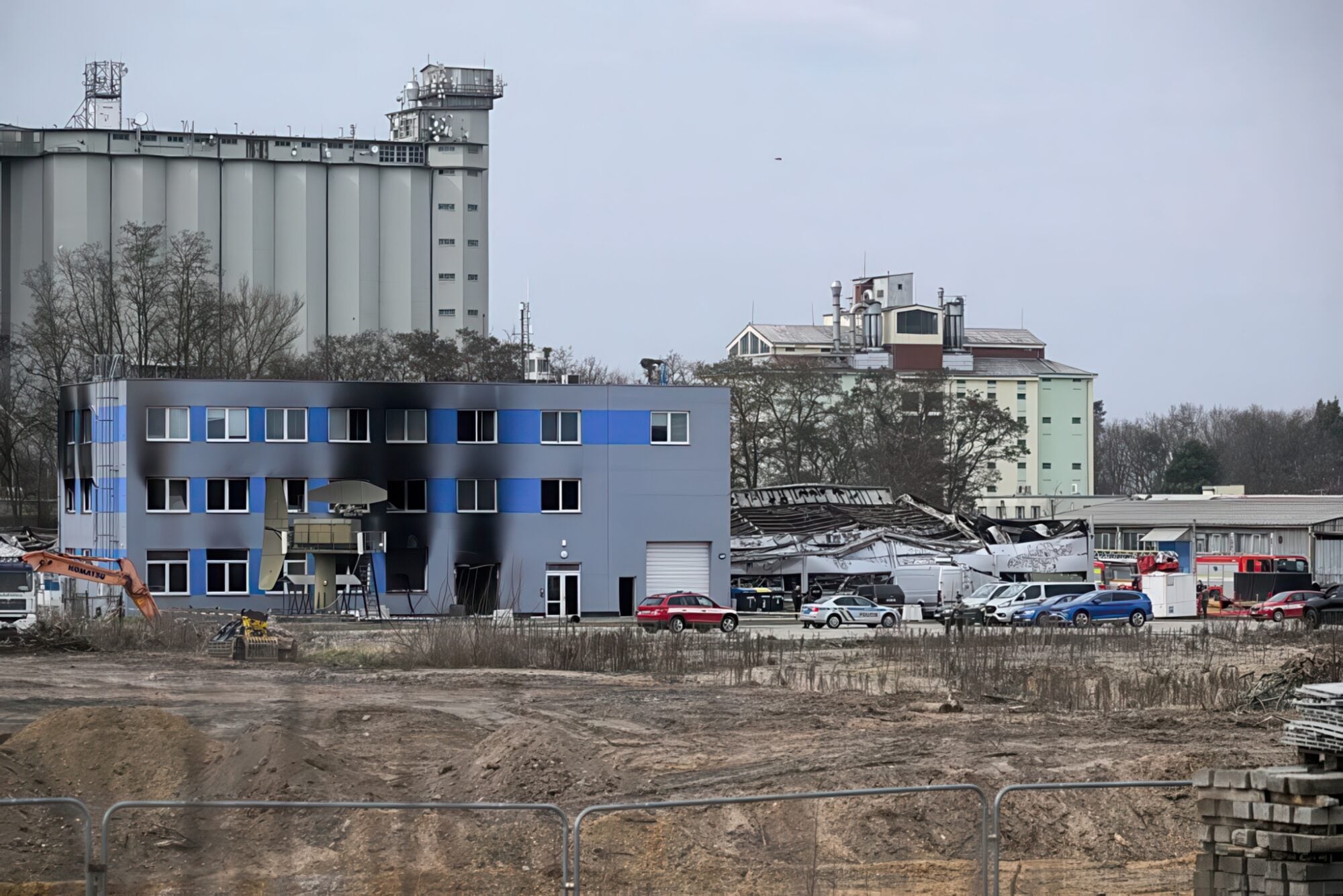 Masked Attackers Burn Ukrainian Thermal Imaging Factory In Czech Republic 3 Masked Attackers Burn Ukrainian Thermal Imaging Factory In Czech Republic
