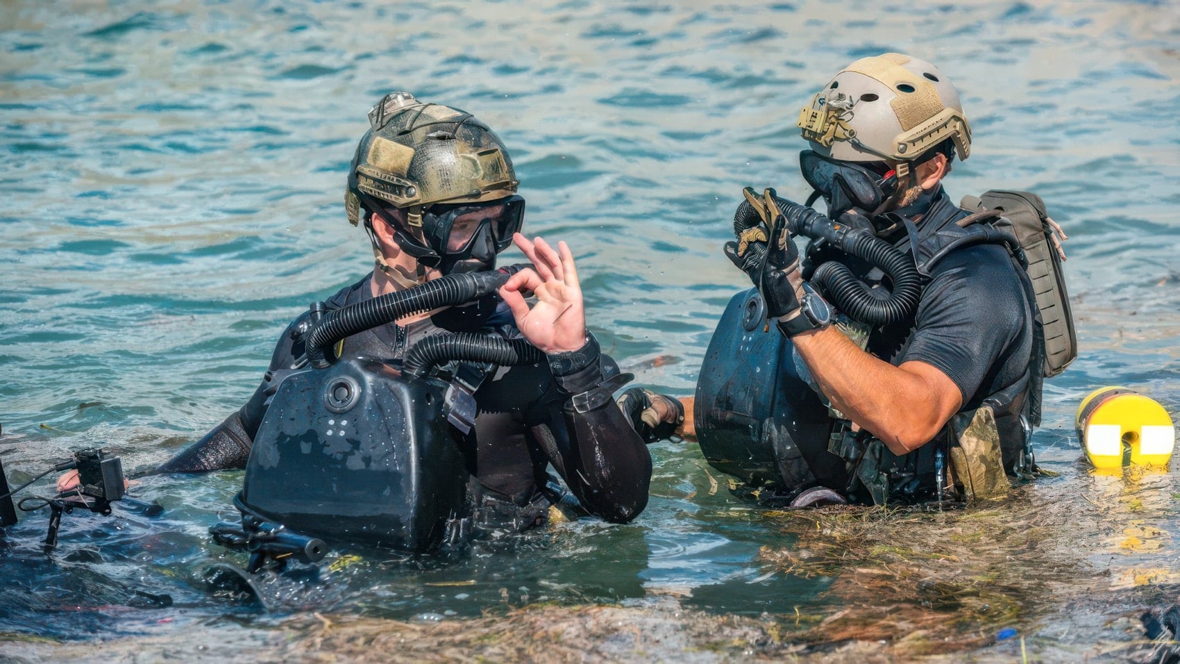 U.s. Navy Tests Seal Mini-Subs Teamed With Drones